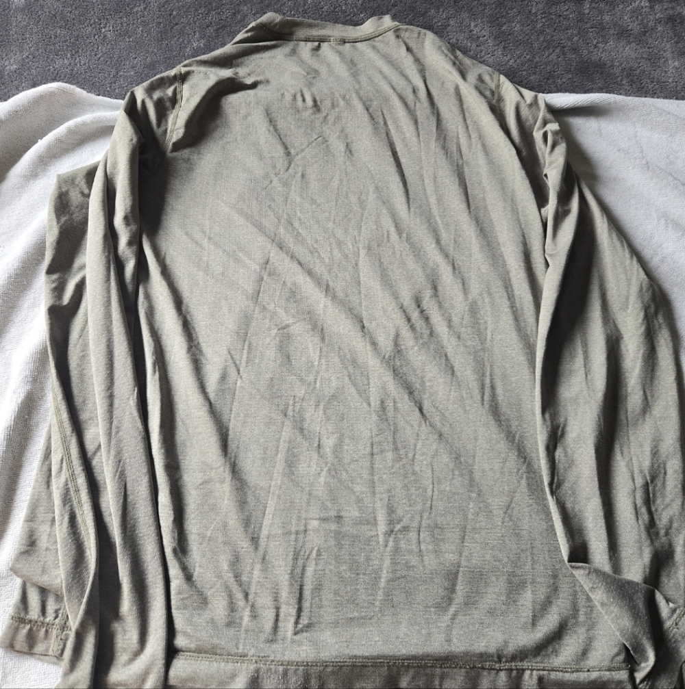 Vuori Tradewind Performance Long Sleeve Shirt Size Medium - Picture 2 of 2